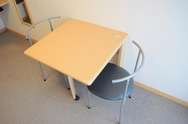 レオパレスセロームＡのその他|造り付のテーブル