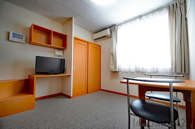 レオパレス菜花の居間・リビング|実際と異なる場合がございます。