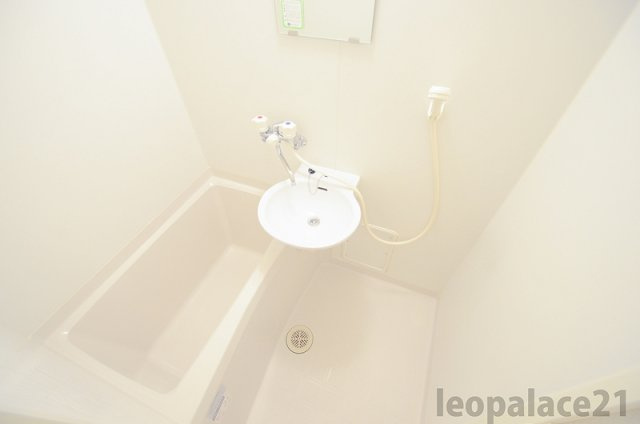 レオパレス菜花の浴室|バス・トイレ別