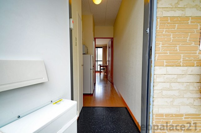 レオパレス菜花の玄関|実際と異なる場合がございます。