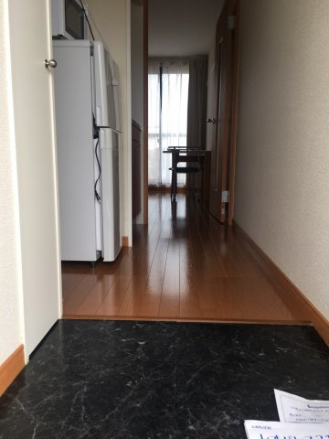 レオパレス菜花の玄関