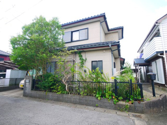 【外観】 | 東金市菱沼　中古戸建 | 平成10年11月築3LDK JR東金線求名駅徒歩約8分 閑静な分譲地内 幅員6m道路に接す