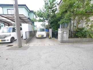 【駐車場】 | 東金市菱沼　中古戸建 | 平成10年11月築3LDK JR東金線求名駅徒歩約8分 閑静な分譲地内 幅員6m道路に接す