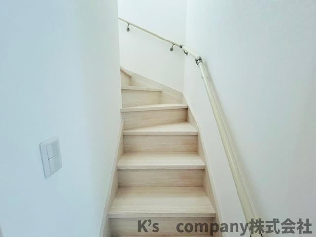 藤沢市辻堂元町2丁目　新築戸建　C棟の内装|手すり付きの階段☆