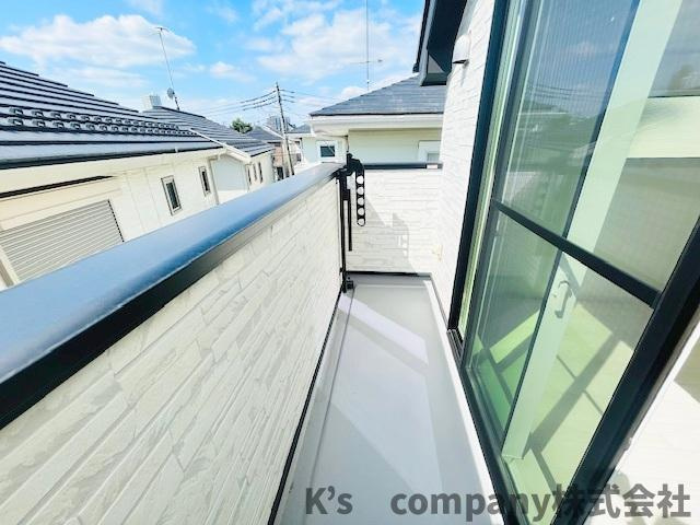 藤沢市辻堂元町2丁目　新築戸建　C棟のバルコニー|洋室7帖からバルコニーに出ることができます◇