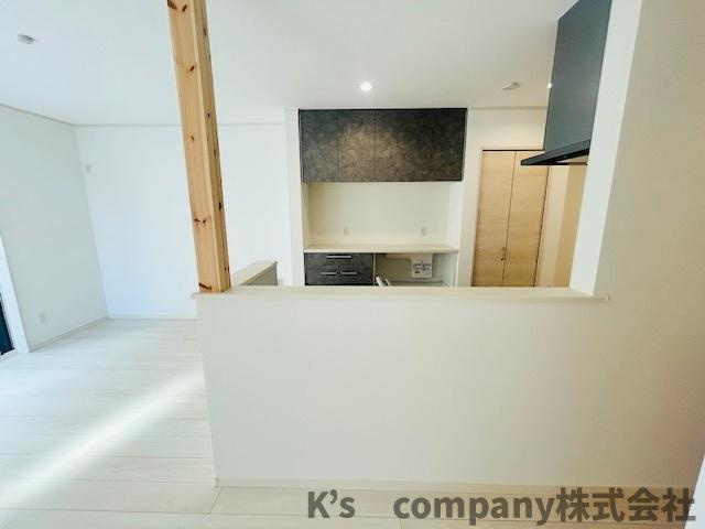 藤沢市辻堂元町2丁目　新築戸建　C棟のダイニング|リビングとの一体感を感じさせるカウンタ―キッチン☆