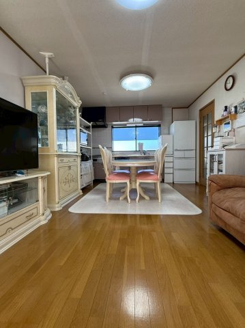 沖町　中古一戸建ての居間・リビング|LDK12.0帖
■物件内覧・資金計画相談・住宅ローン相談、リフォーム相談、お問合せ受付中■
※当日・翌日のご内覧、ご相談はお電話でのお問合せがスムーズです！