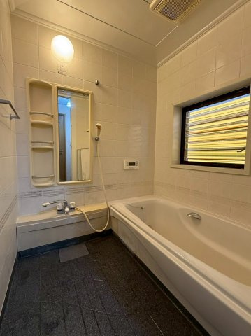 沖町　中古一戸建ての浴室|ユニットバス
■物件内覧・資金計画相談・住宅ローン相談、リフォーム相談、お問合せ受付中■
※当日・翌日のご内覧、ご相談はお電話でのお問合せがスムーズです！