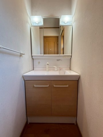 沖町　中古一戸建ての独立洗面台|シャワー付き洗面化粧台
■物件内覧・資金計画相談・住宅ローン相談、リフォーム相談、お問合せ受付中■
※当日・翌日のご内覧、ご相談はお電話でのお問合せがスムーズです！