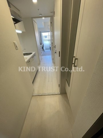 エスリード南森町ラグシスの玄関|収納もある玄関です
