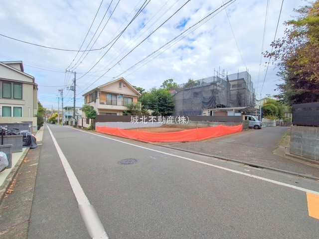 杉並区上井草3丁目 全2区画 A区画の前面道路含む現地写真