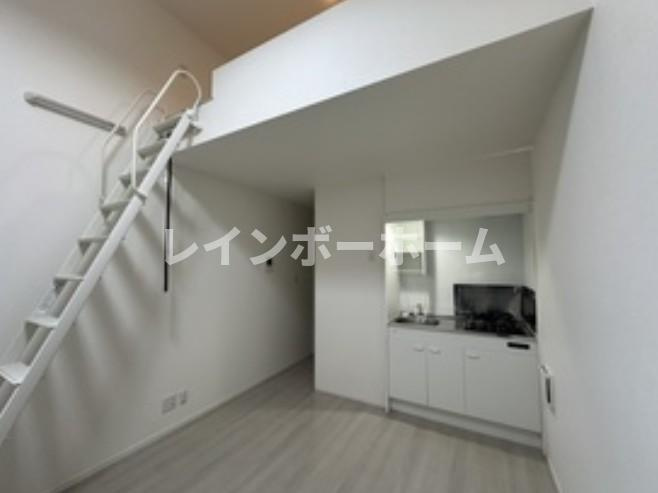 ラビアン西新小岩の居間・リビング