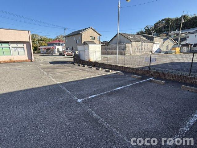 エヴァーグリーンの駐車場