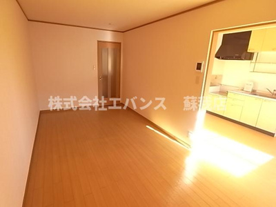 【居間・リビング】 | グレイスタウン蘇我D | ゆったりとした居間です