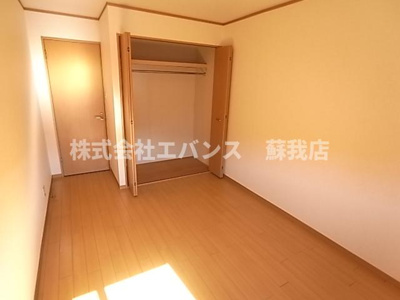 【寝室】 | グレイスタウン蘇我D | 広くて明るい寝室