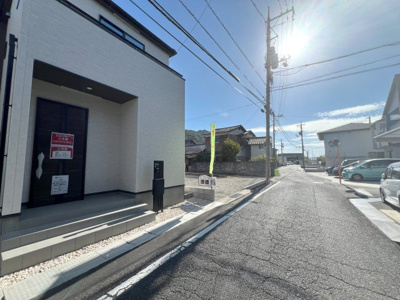 【前面道路含む現地写真】 | グラファーレ西辛川(２期、１号棟) | 前面道路含む現地写真です