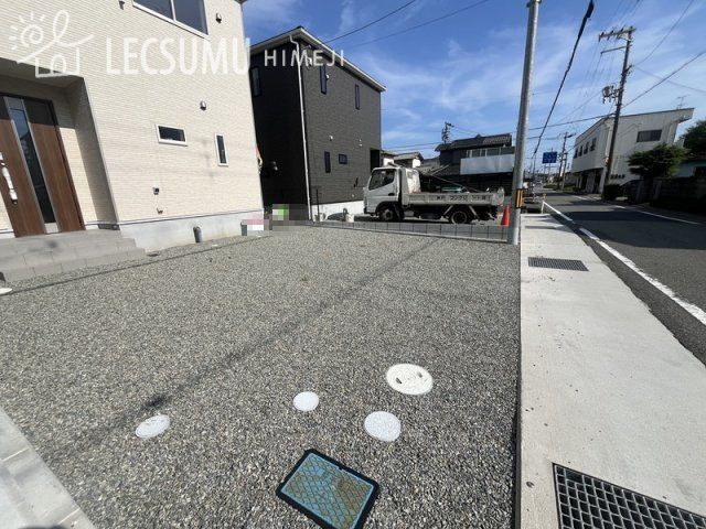 揖保郡太子町太田/新築戸建の駐車場