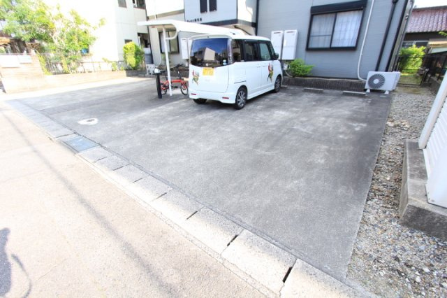 セレッソ南花長の駐車場