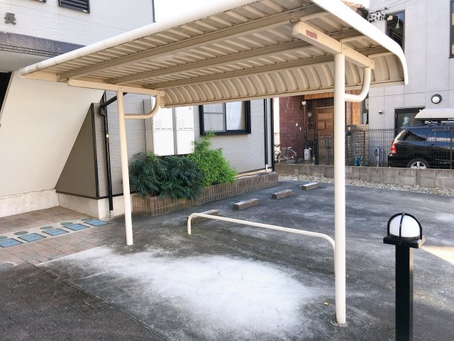 セレッソ南花長の駐車場