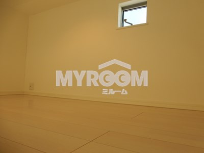 【寝室】 | Ｋ１新宿 | 大型ロフトは大型収納としても使えます（同一仕様写真）