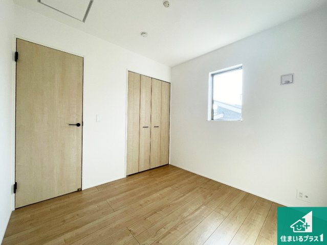 亀山市山下町　第1期　新築一戸建ての洋室|シンプルな洋室は、自分好みのインテリアが楽しめます♪ご家族とインテリアや家具を選びに行くのは新築購入時の醍醐味の一つです。ぜひお楽しみください♪