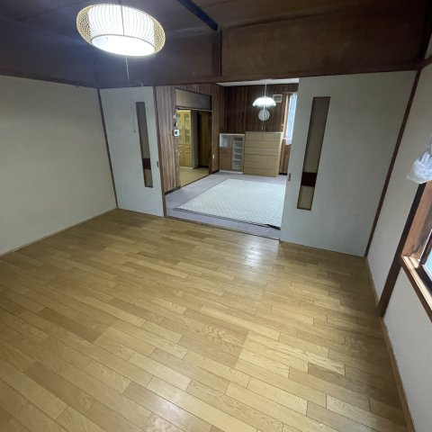 登別市若草町5丁目7-9戸建の洋室