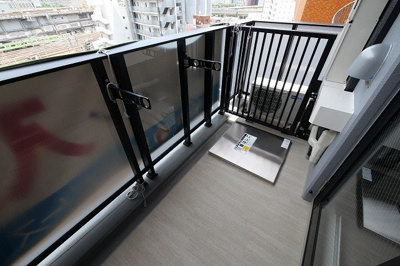 【バルコニー】 | バウスフラッツ新大阪 | お洗濯にも便利なバルコニー付き