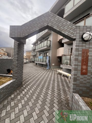 エステート篠木のエントランス