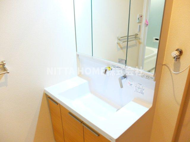 ザ・ファンクレイン　たんばの洗面所|三面鏡付き洗面台もありますよ★