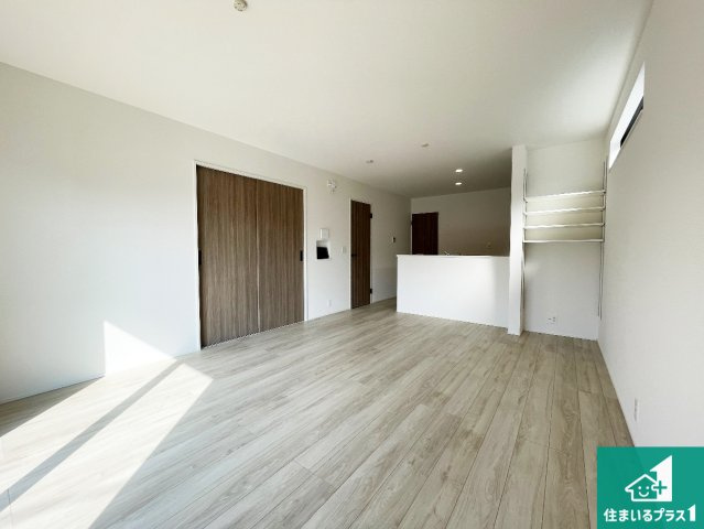 亀山市山下町　第1期　新築一戸建ての前面道路含む現地写真|周辺は落ち着いた街並みの住宅地！子育てがしやすい住環境です！まだ未完成ですが、現地でしかわからない事もございます。是非一度ご覧ください。