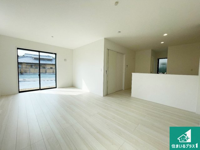 亀山市山下町　第1期　新築一戸建ての前面道路含む現地写真|周辺は落ち着いた街並みの住宅地！子育てがしやすい住環境です！まだ未完成ですが、現地でしかわからない事もございます。是非一度ご覧ください。