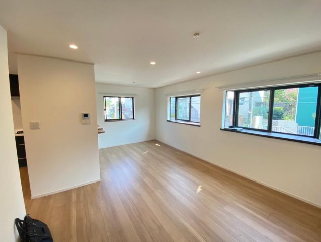 横浜市栄区本郷台3丁目 中古戸建て【仲介手数料無料】の居間・リビング