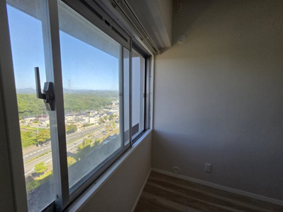 【洋室】 | セレノ藤原台B棟 | 前面に建物がないので、開放感がございます。