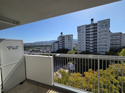 【展望】 | セレノ藤原台B棟 | バルコニーが広いのでお洗濯物はもちろん、お布団も干せます。
