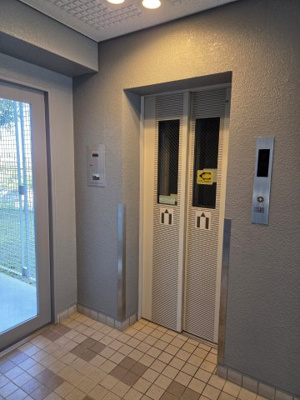 【ロビー】 | セレノ藤原台B棟 | エレベーター付きです。