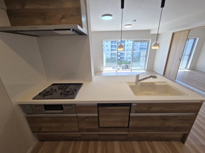 【キッチン】 | セレノ藤原台B棟 | カウンターキッチンなのでリビングが見渡せるので、ご家族とのコミュニケーションが取れます。