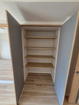 【収納】 | セレノ藤原台B棟 | リビングにも大きな収納があり、お部屋が片付きます。