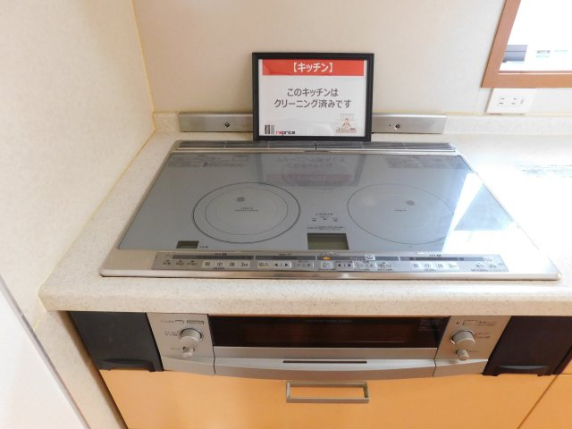 あま市七宝町川部折戸の中古一戸建のキッチン|◇ＩＨクッキングヒーター◇　　五徳がなくお手入れが楽です！