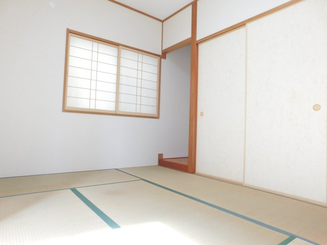 あま市七宝町川部折戸の中古一戸建の和室|◇和室◇　　南面で明るい和室約６．０帖　来客時に利用できる、収納完備の落ち着いた空間♪