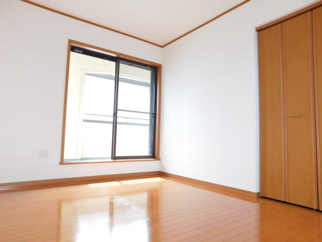 あま市七宝町川部折戸の中古一戸建の洋室|◇洋室◇　　南面で明るい洋室約６．０帖　全居室収納完備！　バルコニー利用可♪　（２０２５年１０月リフォーム済）