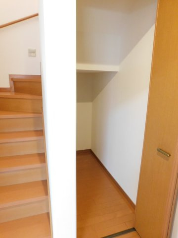 あま市七宝町川部折戸の中古一戸建の収納|◇ホール収納◇　　掃除道具や日用品のストックに便利です♪