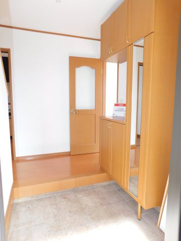 あま市七宝町川部折戸の中古一戸建の玄関|◇玄関収納◇　　家族の靴などをしっかりと収納できます！