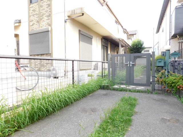 あま市七宝町川部折戸の中古一戸建の前面道路含む現地写真|☆２０２５年１０月リフォーム済み☆　　いつでもご案内出来ます♪（お問合せ当日、平日、水曜、夜間の見学でもＯＫ）　敷地７０坪超！　駐車並列２台ＯＫ♪　南面に広い庭付き♪