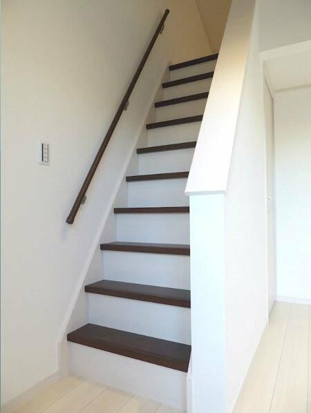 ハーミットクラブハウスレスペデザ戸塚の内装|ロフトへは珍しい階段タイプ！