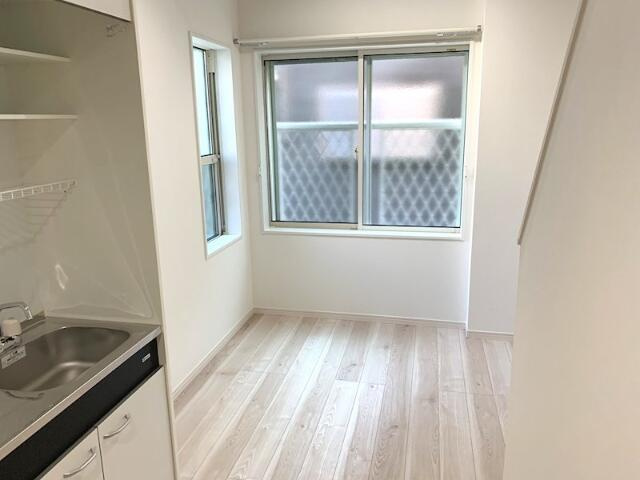 ハーミットクラブハウスレスペデザ戸塚の居間・リビング