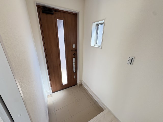 明石市魚住町錦が丘１丁目新築戸建２号棟の玄関