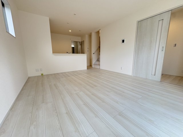 明石市魚住町錦が丘１丁目新築戸建２号棟の居間・リビング