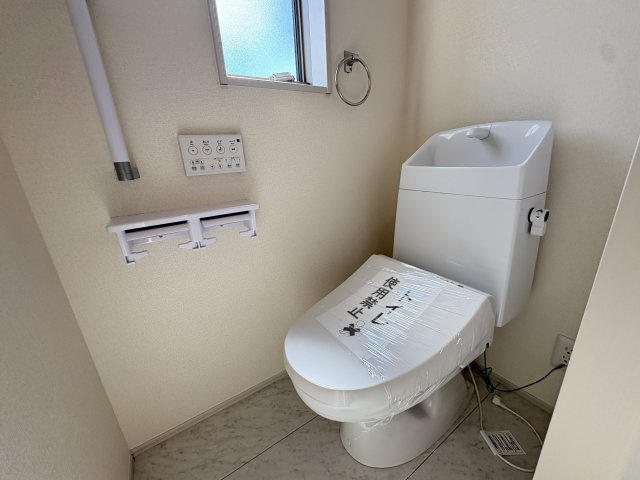 明石市魚住町錦が丘１丁目新築戸建２号棟のトイレ