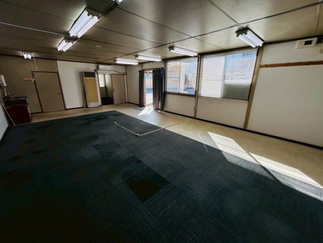 中ノ割貸事務所の内装