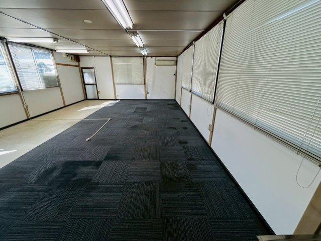 中ノ割貸事務所の内装